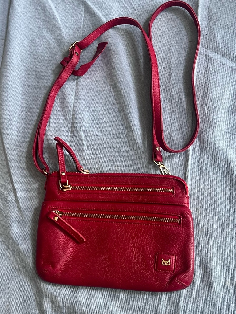 Wise Owl Red Crossbody Bag Zip Closure Gold Hardware
Detachable Strap Small